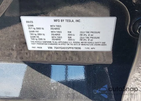 2023 Tesla Model Y Awd/Long Range Dual Motor All-Wheel Drive z USA, uszkodzony, nr VIN 7SAYGAEE5PF879096